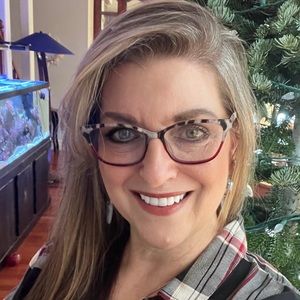 Meet your Posher, Suzanne